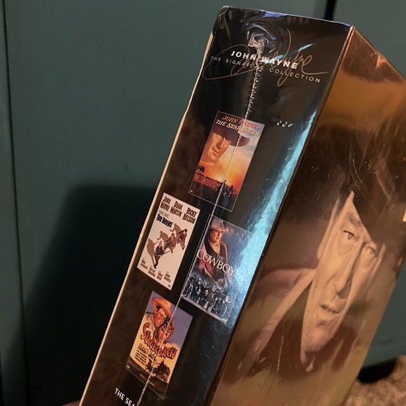 The John Wayne Signature Collection containing 4 DVDs! New! - Picture 2 of 4